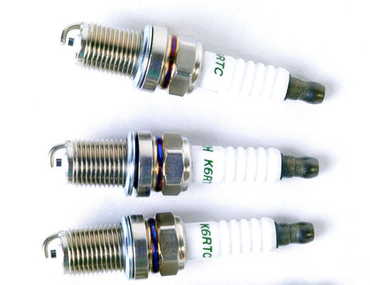 A vela de ignição padrão original do automóvel do OEM pode substituir vela de ignição do automóvel de Denso e de Bosch com o preço favorável